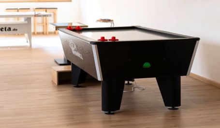 Airhockey & Tischspiele