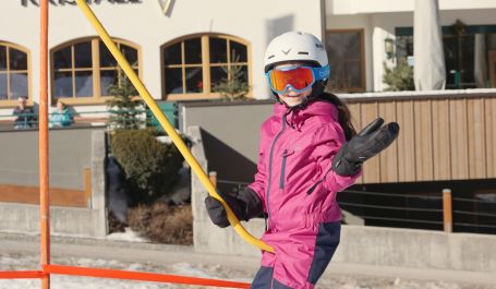Praktischer Aufstieg für kleine Skifahrer