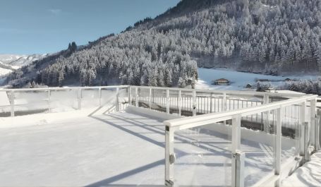 Hoteleigener Eislaufplatz