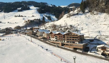 Perfekte Lage zwischen Kinderwiese & Skigebiet