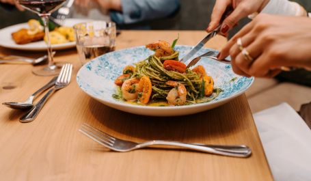Pastagericht mit Garnelen beim Abendessen im Hotel Kristall in Großarl