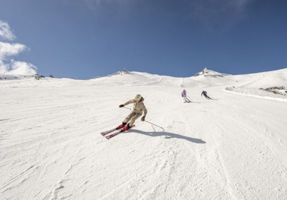 Schwungvolle Abfahrt in Grossarl