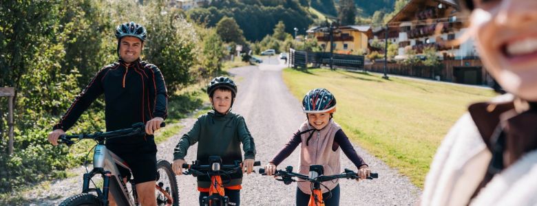 Family with mountain bikes on a cycling trip in Grossarl