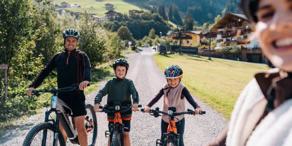 Family with mountain bikes on a cycling trip in Grossarl