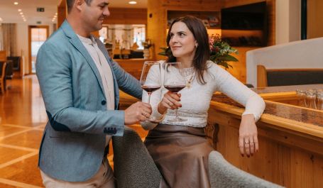 Den Urlaubstag bei einem guten Glas Wein gemeinsam ausklingen lassen