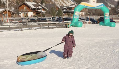 Toben und Rodeln direkt an der Übungswiese