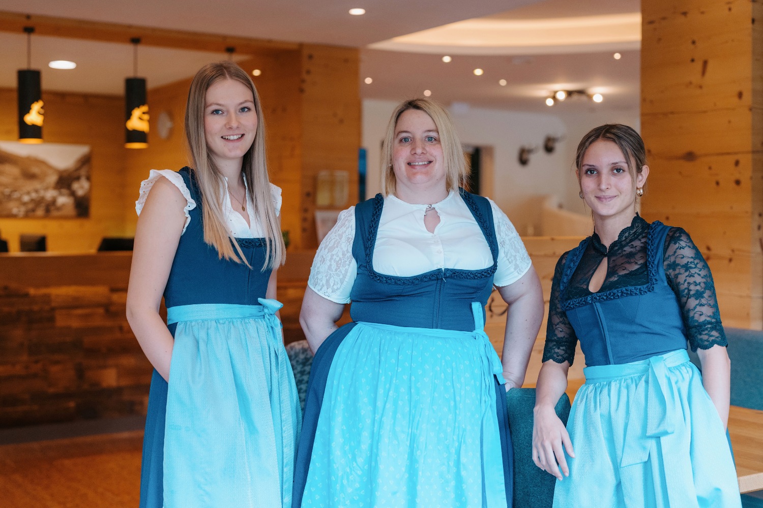 Drei Mitarbeiterinnen der Rezeption im Hotel Kristall in Großarl